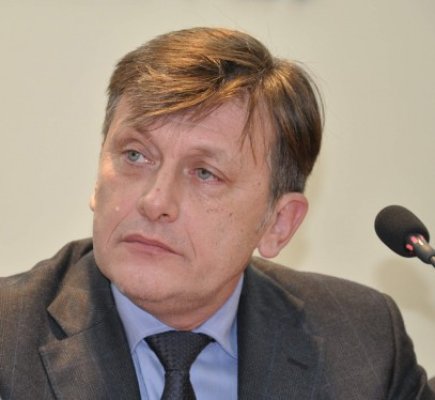 Antonescu: Nu mă întrebaţi la Bruxelles despre Băsescu sau Frunzăverde, hai, vă rog!